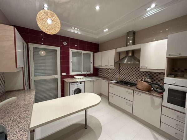 Marsa Plage bel immeuble bien situé avec duplex et appartement a vendre