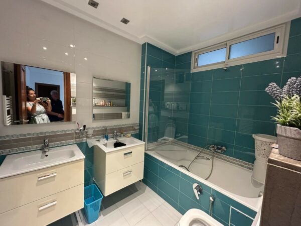 Marsa Plage bel immeuble bien situé avec duplex et appartement a vendre