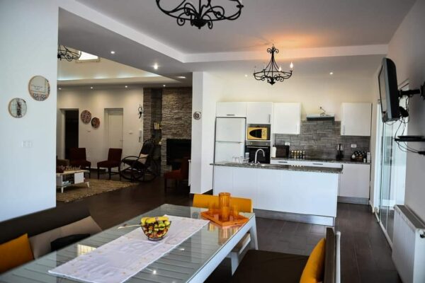 A vendre jolie senia de ha avec des oliviers et une grande et belle demure avec jardin piscine type maison d'hotes