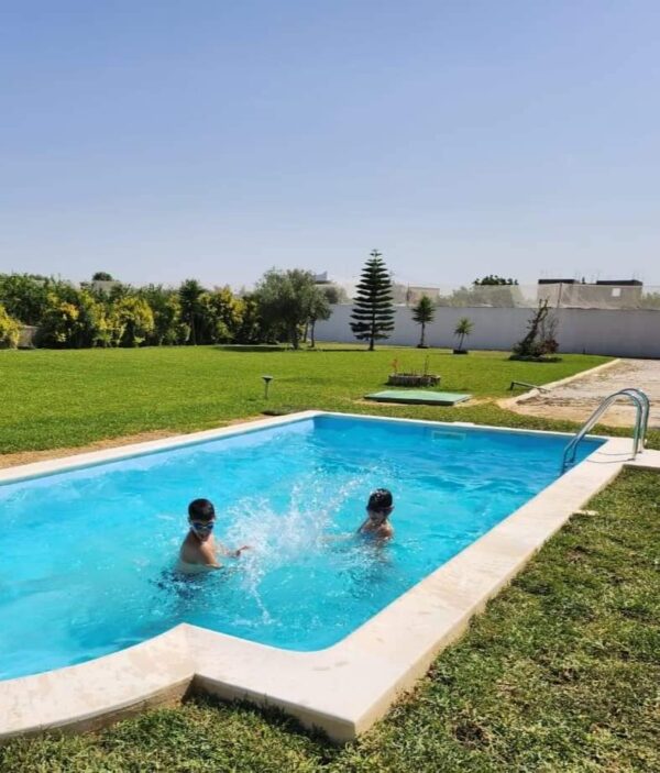 A vendre jolie senia de ha avec des oliviers et une grande et belle demure avec jardin piscine type maison d'hotes