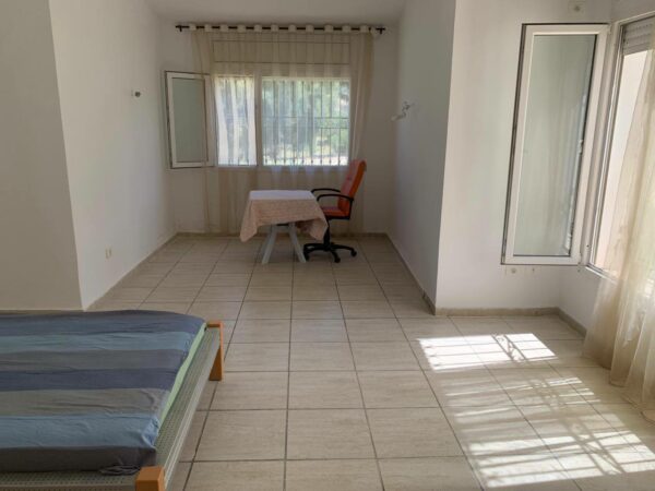 Jolie petite senia avec maison plain pied confortable à vendre sur la région de Mornag