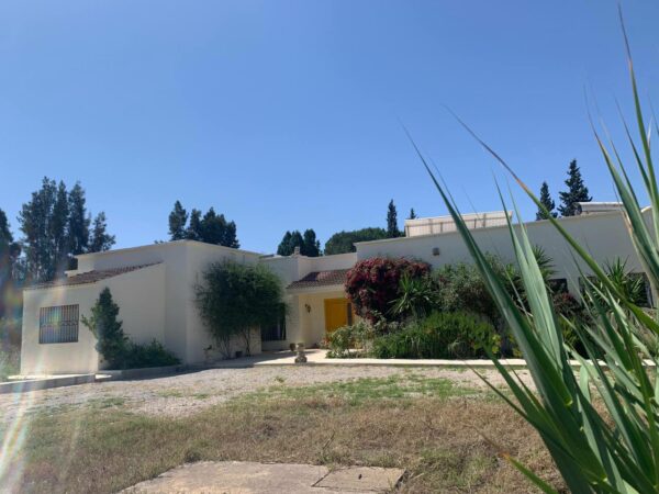 Jolie petite senia avec maison plain pied confortable à vendre sur la région de Mornag