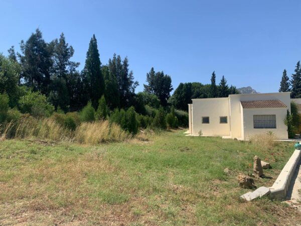 Jolie petite senia avec maison plain pied confortable à vendre sur la région de Mornag