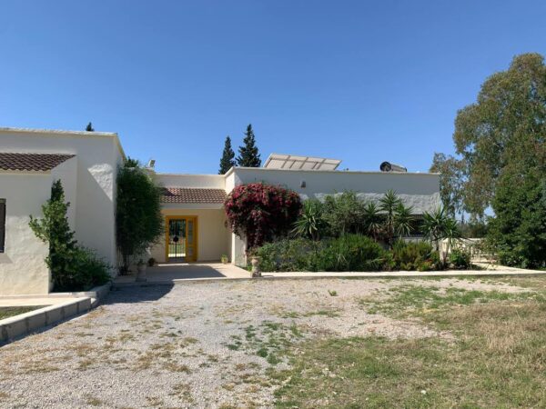 Jolie petite senia avec maison plain pied confortable à vendre sur la région de Mornag