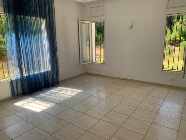 Jolie petite senia avec maison plain pied confortable à vendre sur la région de Mornag