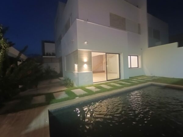 Sidi Fredj villa neuve et moderne direct promoteur avec piscine a vendre
