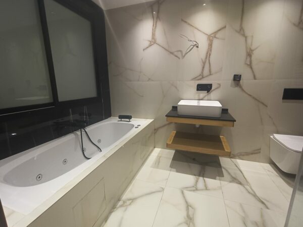 Sidi Fredj villa neuve et moderne direct promoteur avec piscine a vendre