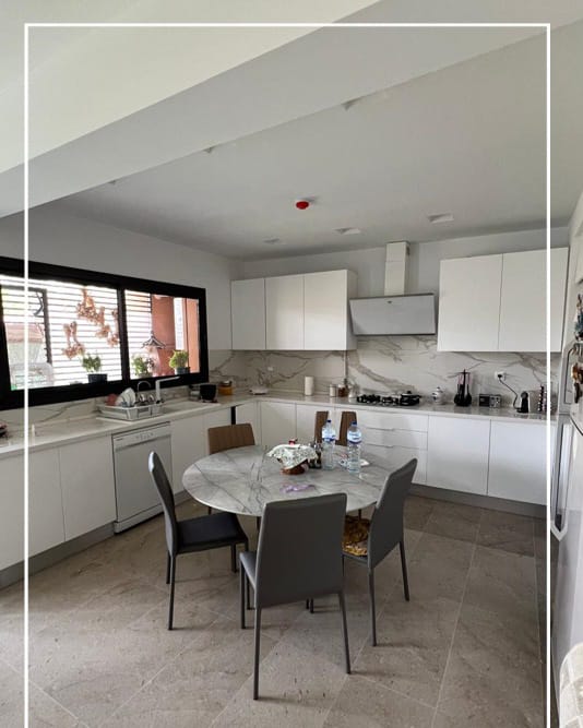 La Soukra joli Triplex avec piscine à vendre