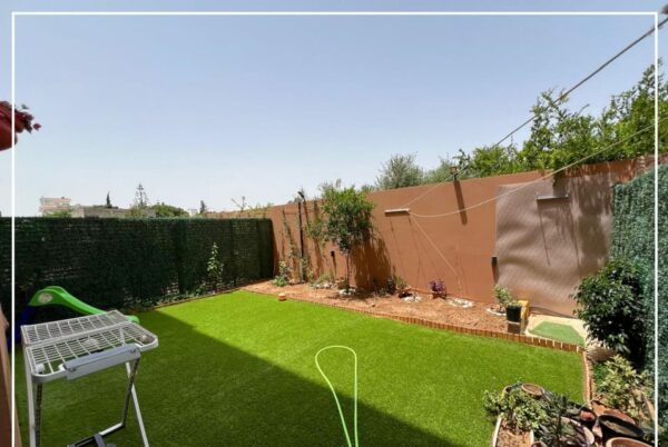 La Soukra joli Triplex avec piscine à vendre