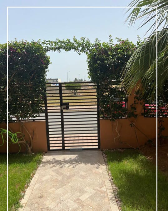 La Soukra joli Triplex avec piscine à vendre