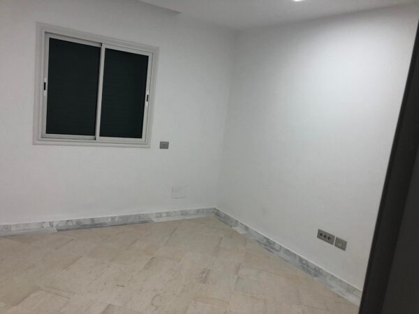 Ariana cité el Ghazela grand immeuble bureautique neuf à louer