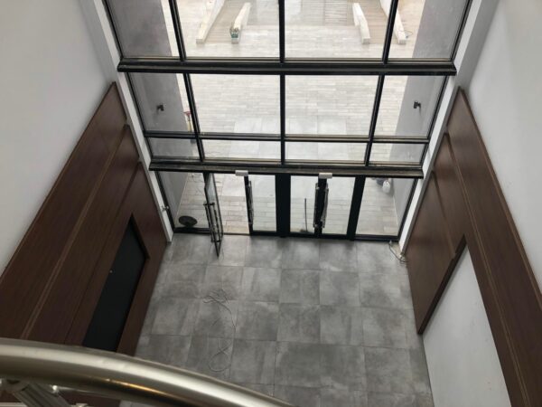 Ariana cité el Ghazela grand immeuble bureautique neuf à louer