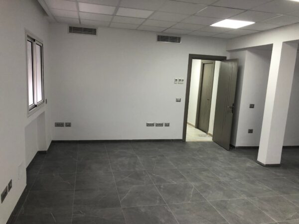 Ariana cité el Ghazela grand immeuble bureautique neuf à louer