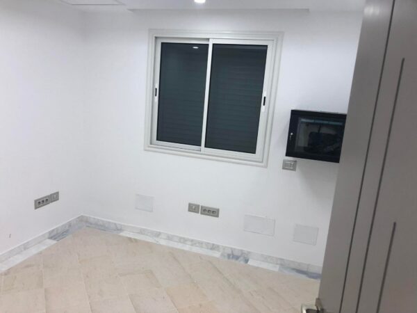 Ariana cité el Ghazela grand immeuble bureautique neuf à louer