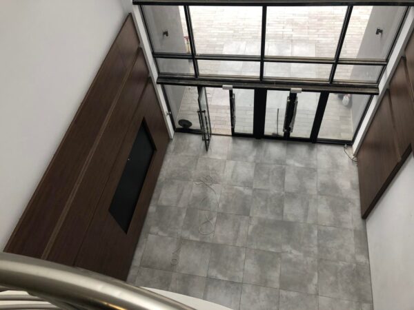 Ariana cité el Ghazela grand immeuble bureautique neuf à louer