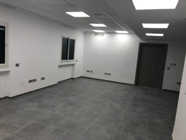 Ariana cité el Ghazela grand immeuble bureautique neuf à louer