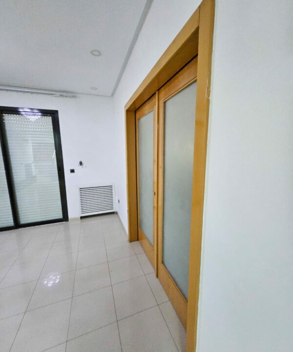 Sidi bou très lle villa moderne avec jardin à la location annuelle