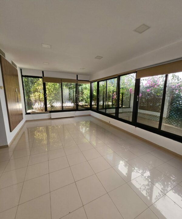 Sidi bou très lle villa moderne avec jardin à la location annuelle