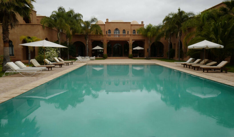 Le Maroc est souvent qualifié de « paradis pour retraités » plutôt que de « paradis fiscal », grâce à une fiscalité avantageuse qui attire de plus en plus d'expatriés