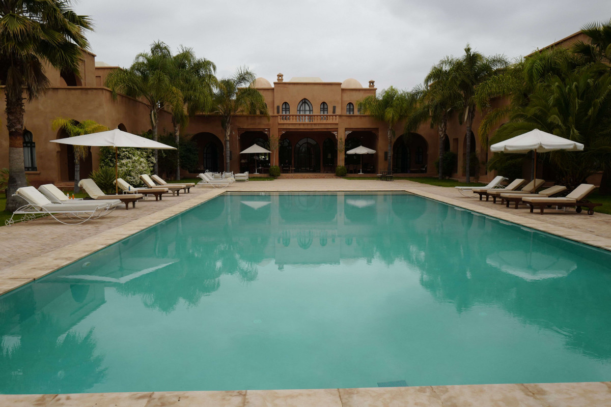 Le Maroc est souvent qualifié de « paradis pour retraités » plutôt que de « paradis fiscal », grâce à une fiscalité avantageuse qui attire de plus en plus d'expatriés